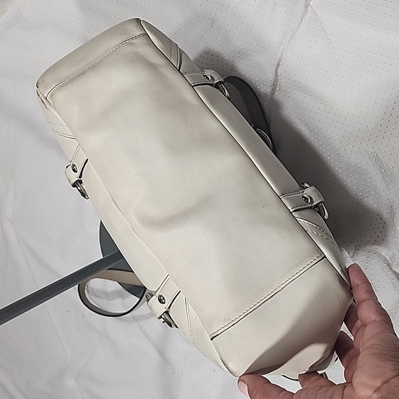 Coach F12343 Beige And Gold Leather Shoulder Tote Bag - Picture 10 of 16